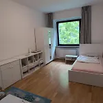 3 Rooms 3 Beds Apartment in Düsseldorf Center