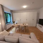 3 Rooms 3 Beds Apartment in Düsseldorf Center