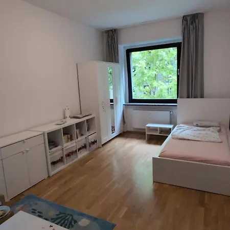 3 Rooms 3 Beds Apartment in Düsseldorf Center Apartment Düsseldorf